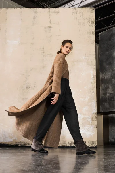 Look 16